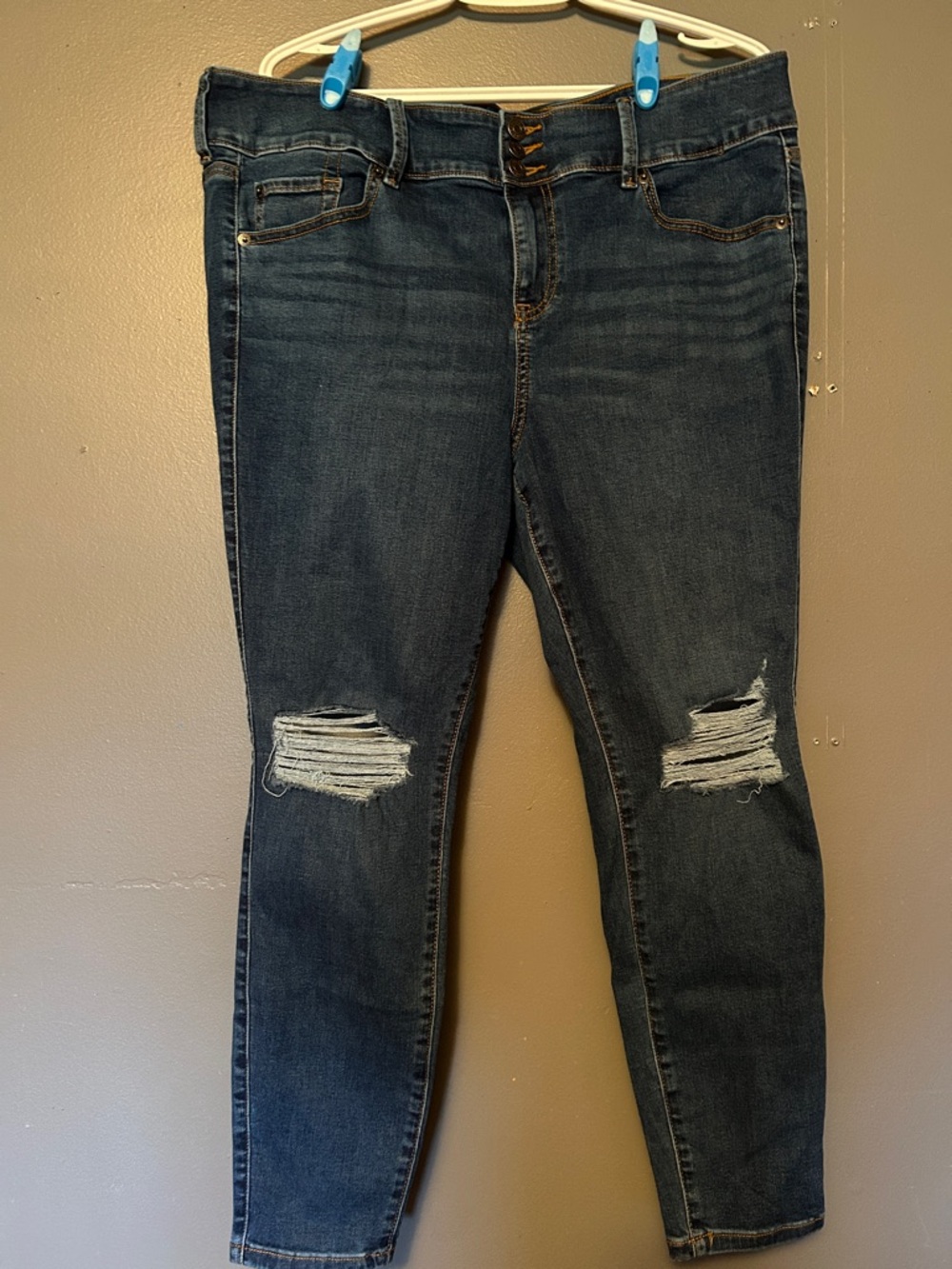 💙Torrid Dark Indigo Ripped Skinny Jeans